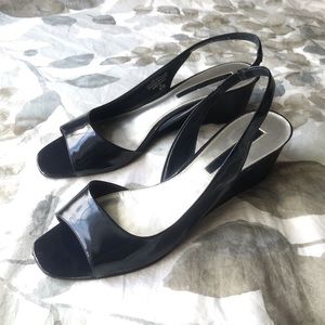 ⚓️ Bandolino Navy Open Toe Wedges